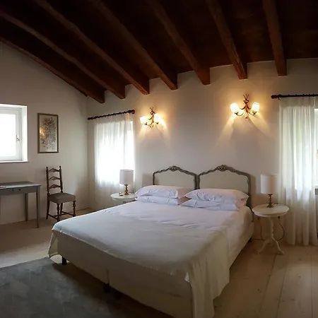 Nocleg ze śniadaniem Relais Bacio Di Luna *